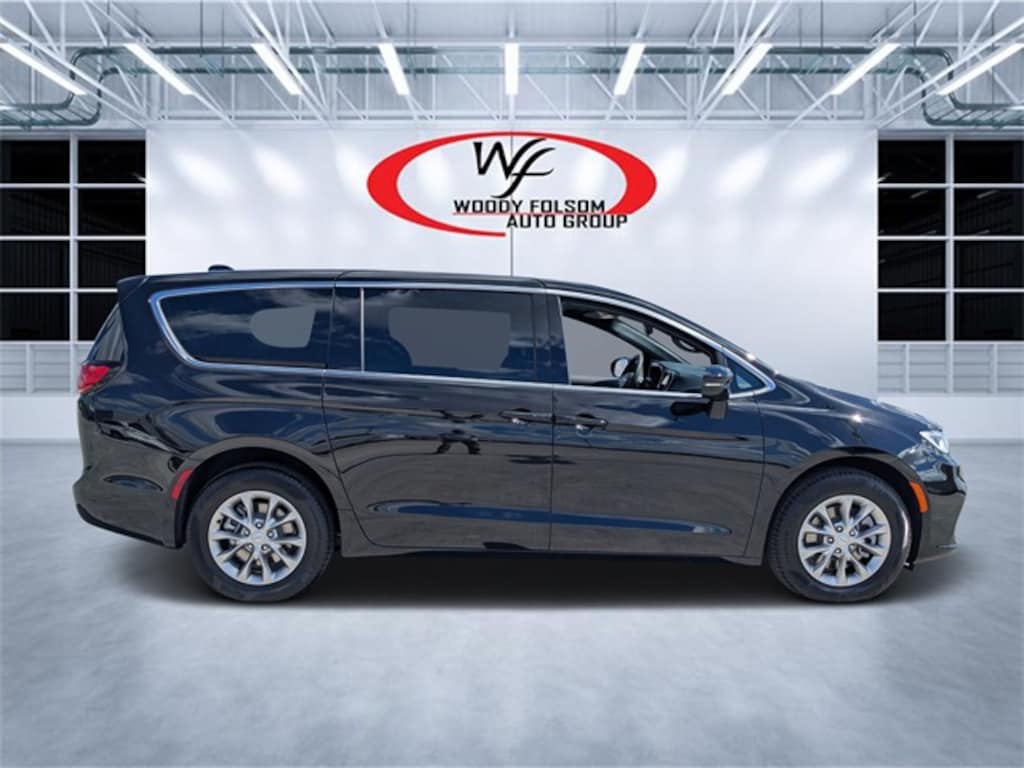 New 2026 Chrysler Pacifica SELECT AWD Passenger Van