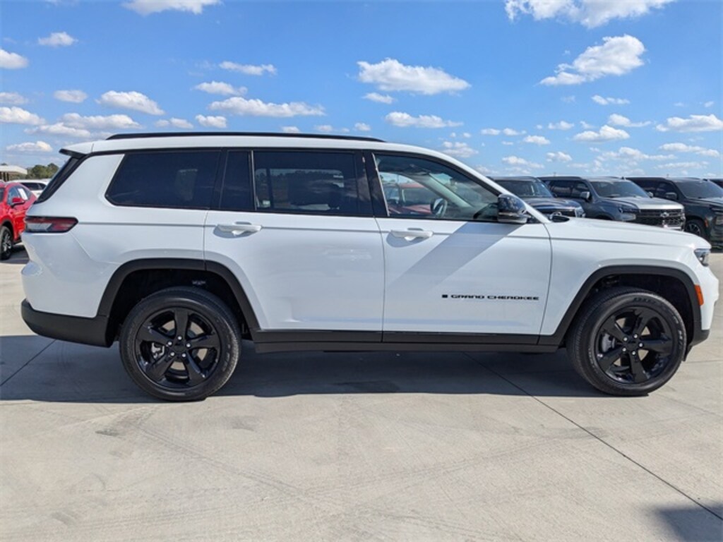 New 2025 Jeep Grand Cherokee L ALTITUDE X 4X4 Sport Utility