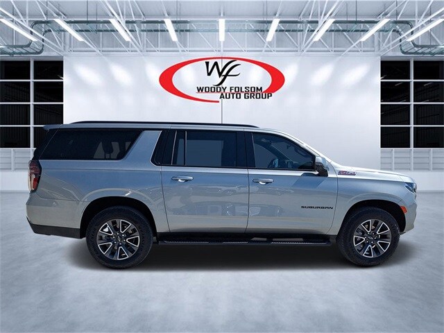 2024 Chevrolet Suburban Z71 photo 2