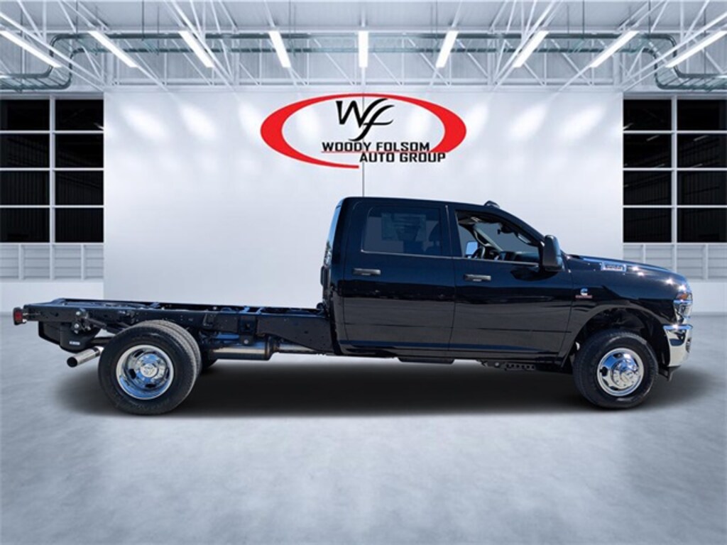 New 2026 Ram 3500 Chassis Cab 3500 TRADESMAN CREW CAB CHASSIS 4X4 60' CA Pickup