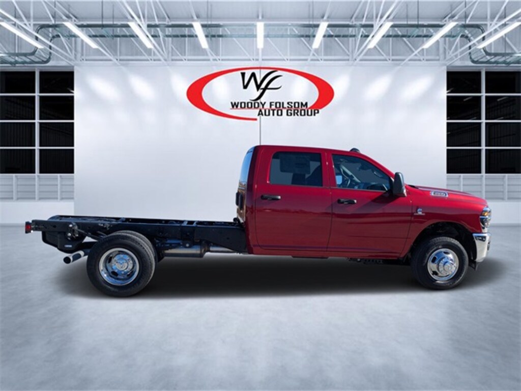 New 2026 Ram 3500 Chassis Cab TRADESMAN CREW 4X4 60' CA Pickup