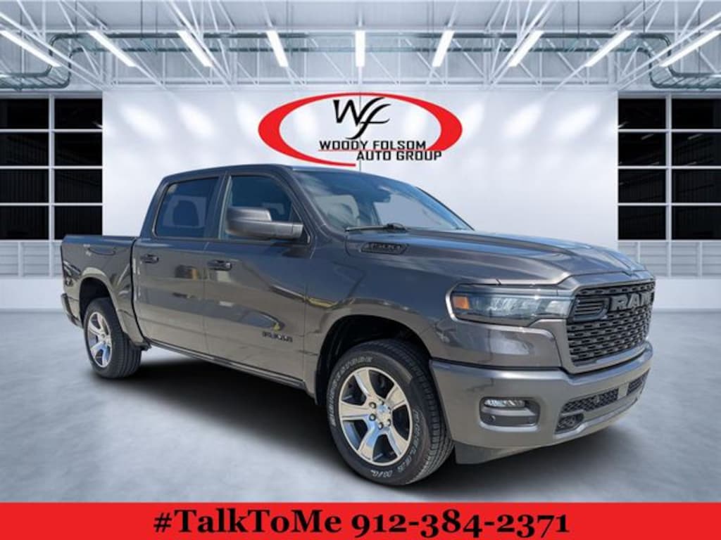 New 2026 Ram 1500 EXPRESS CREW CAB 4X4 5'7 BOX Pickup