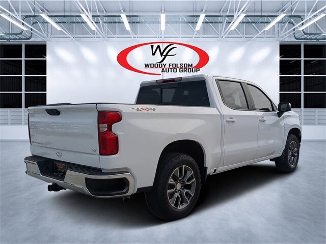 2024 Chevrolet Silverado 1500 LT photo 2