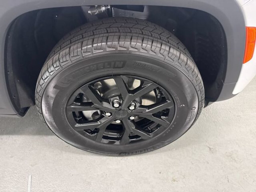 New 2026 Jeep Grand Cherokee L LAREDO ALTITUDE 4X2 Sport Utility