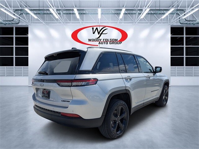 2025 Jeep Grand Cherokee Limited photo 2