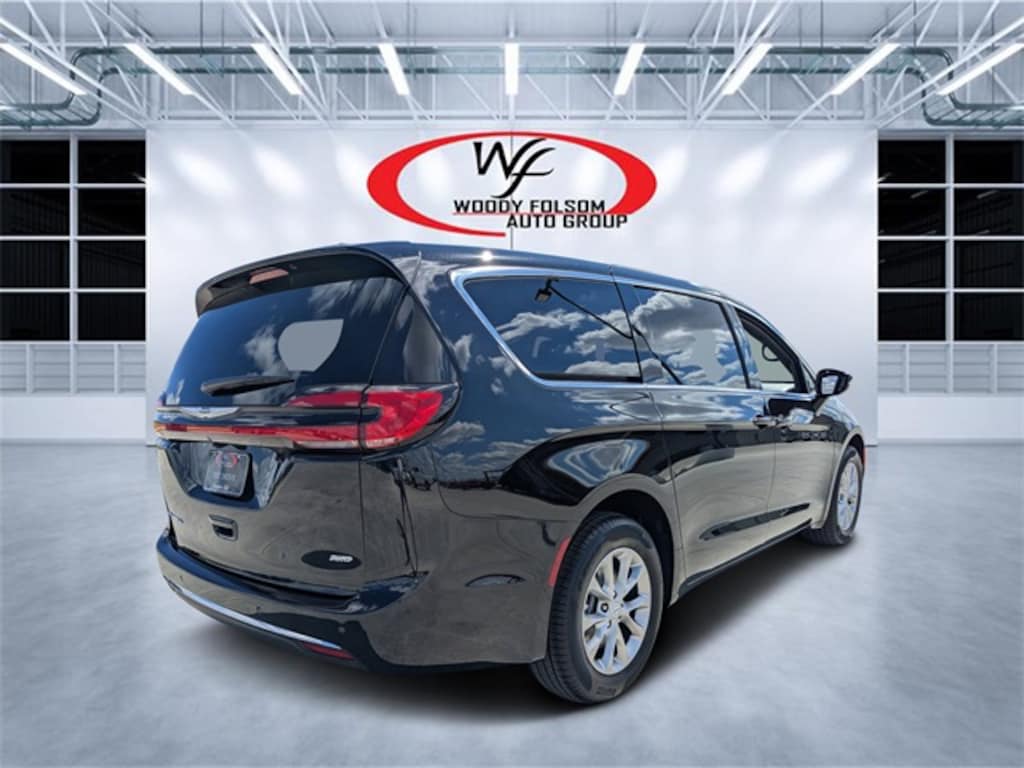 New 2026 Chrysler Pacifica SELECT AWD Passenger Van