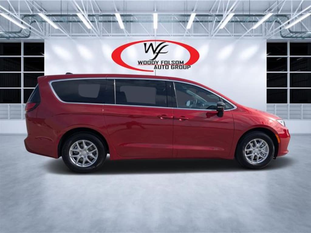 New 2026 Chrysler Pacifica SELECT Passenger Van