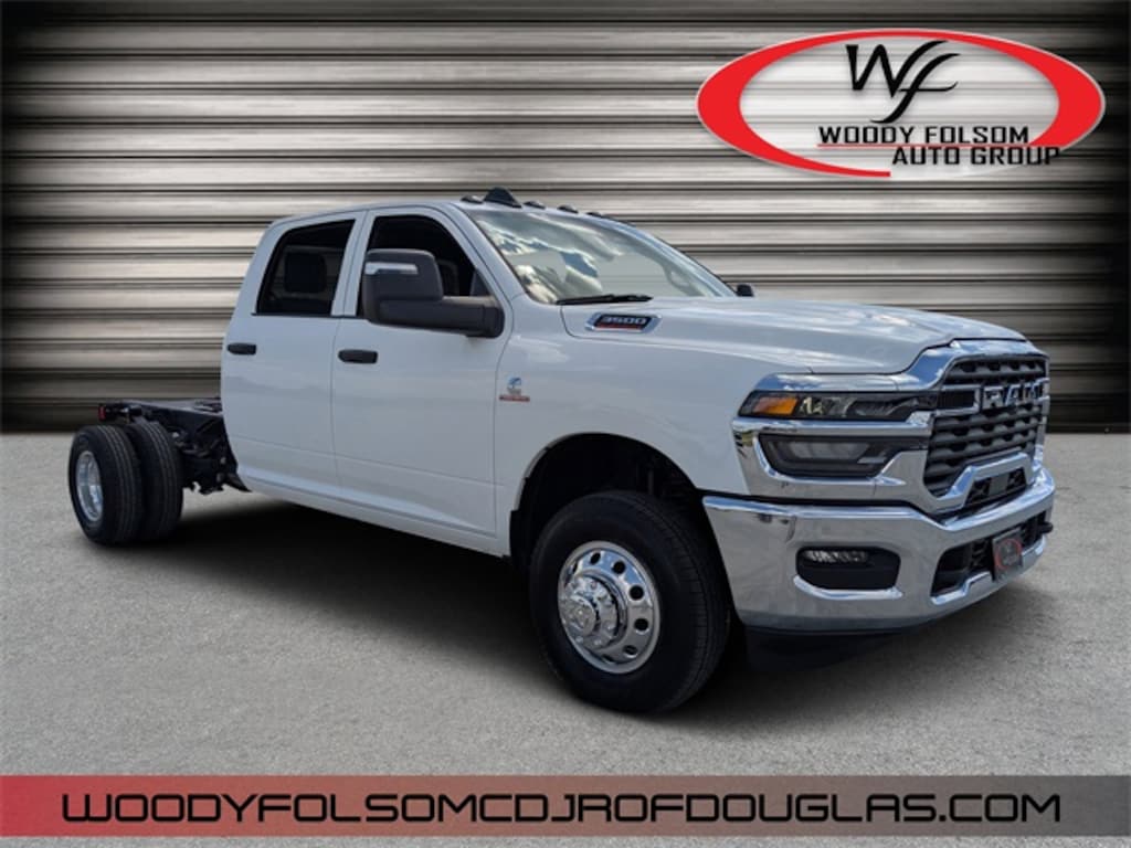 New 2025 Ram 3500 Chassis Cab 3500 TRADESMAN CREW CAB CHASSIS 4X4 60' CA Pickup