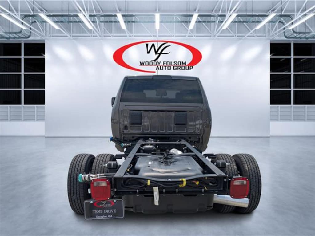 New 2026 Ram 3500 TRADESMAN CREW CAB CHASSIS 4X4 60' CA Pickup