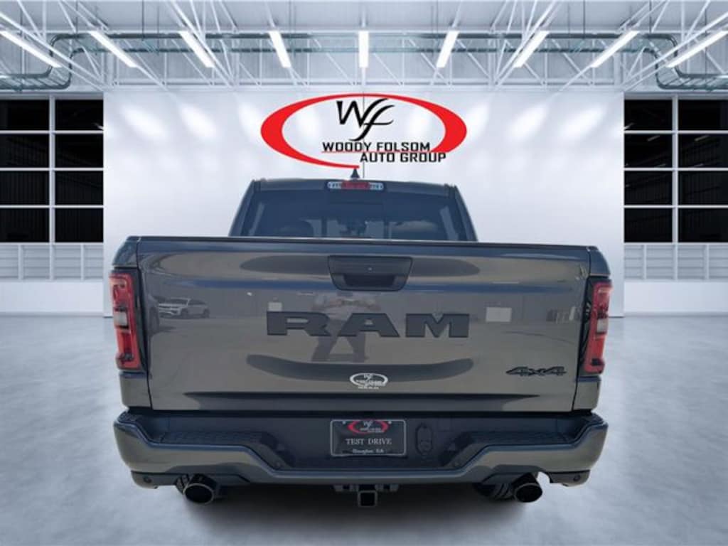New 2026 Ram 1500 EXPRESS CREW CAB 4X4 5'7 BOX Pickup