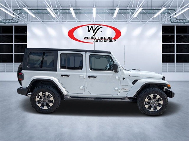 2022 Jeep Wrangler Unlimited Sahara photo 2