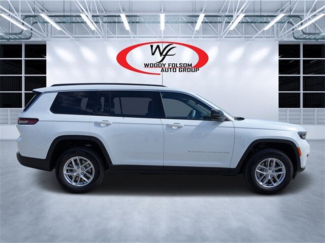 2025 Jeep Grand Cherokee Laredo Sport photo 2