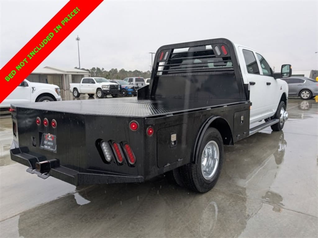 New 2024 Ram 3500 Chassis Cab 3500 TRADESMAN CREW CAB CHASSIS 4X4 60' CA Pickup