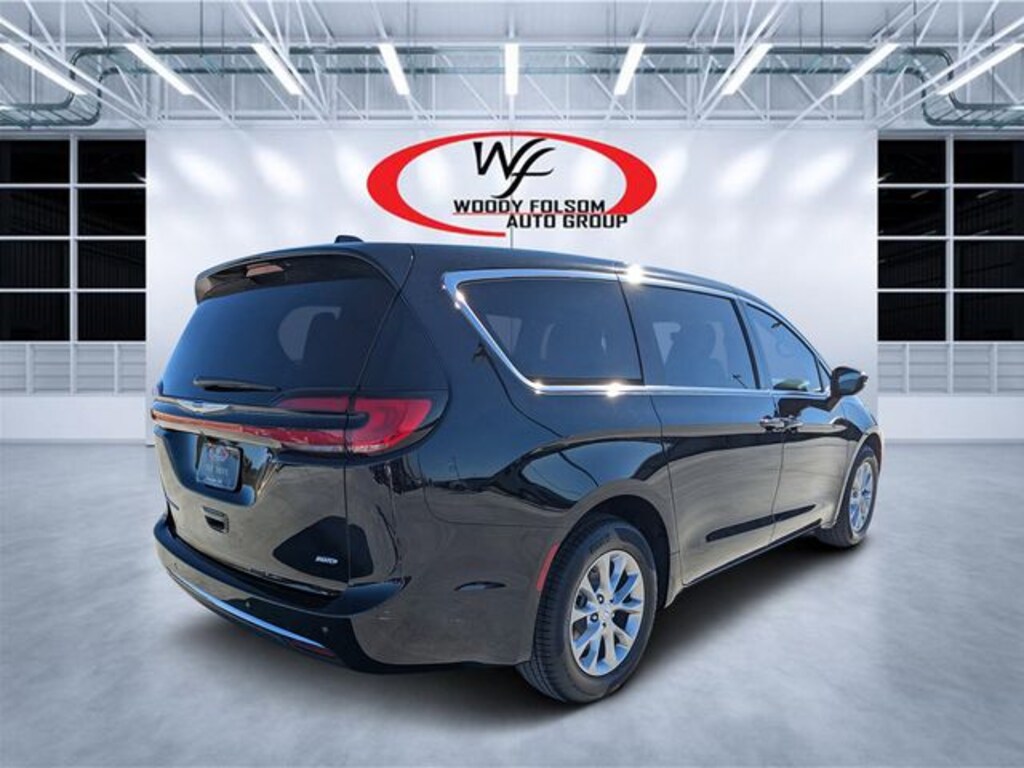 New 2026 Chrysler Pacifica SELECT AWD Passenger Van