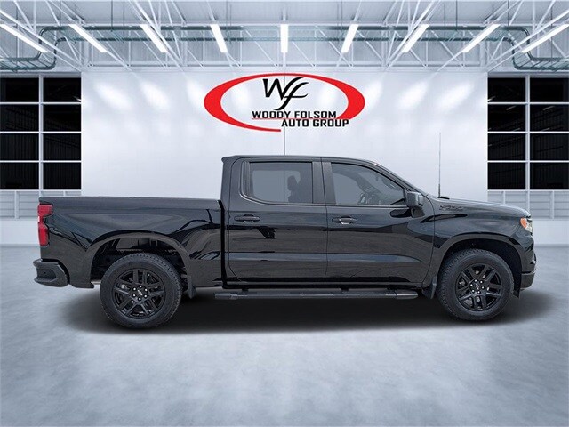 2024 Chevrolet Silverado 1500 RST photo 2