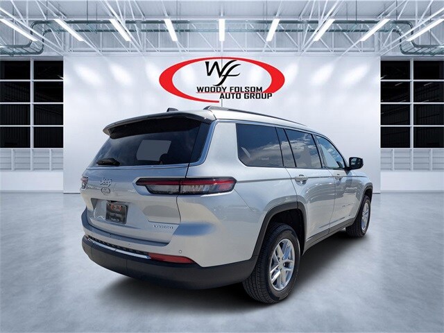 2025 Jeep Grand Cherokee Laredo photo 3