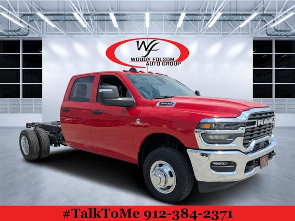 New 2026 Ram 3500 TRADESMAN CREW CAB CHASSIS 4X4 60' CA Pickup
