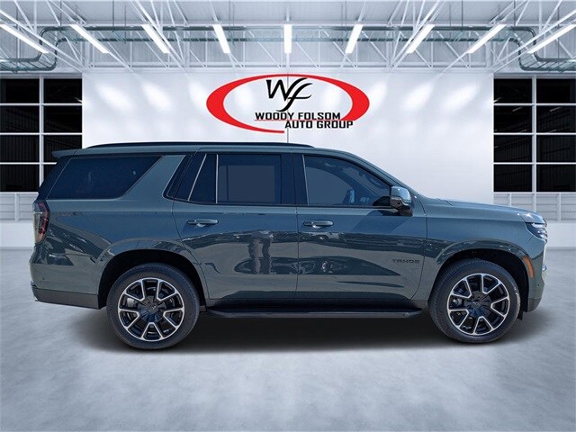 2025 Chevrolet Tahoe RST photo 2