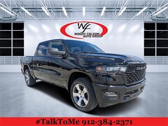 2026 Ram 1500 EXPRESS CREW CAB 4X4 5'7 BOX Pickup