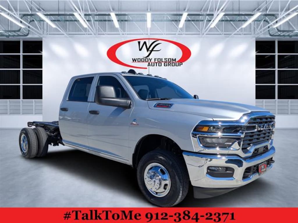 New 2026 Ram 3500 Chassis Cab TRADESMAN CREW 4X4 60' CA Pickup
