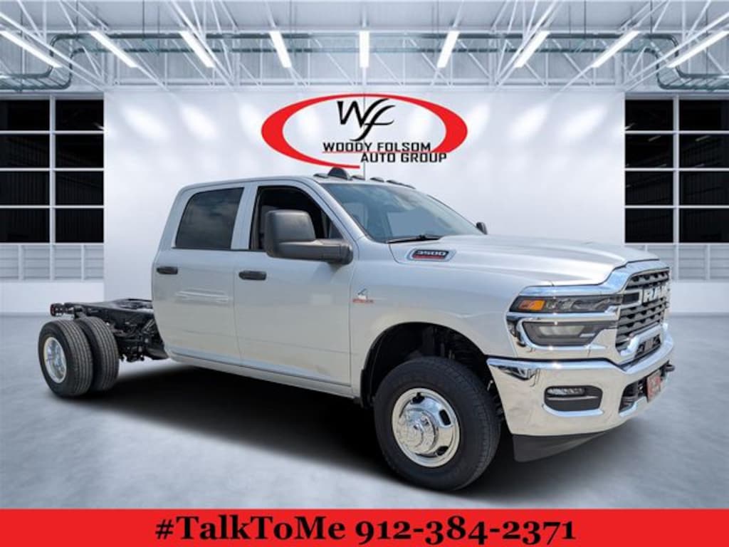 New 2026 Ram 3500 TRADESMAN CREW CAB CHASSIS 4X4 60' CA Pickup