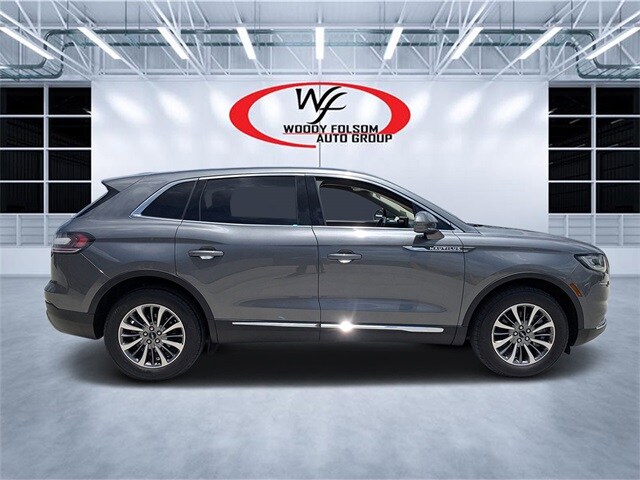 2022 Lincoln Nautilus Standard photo 2