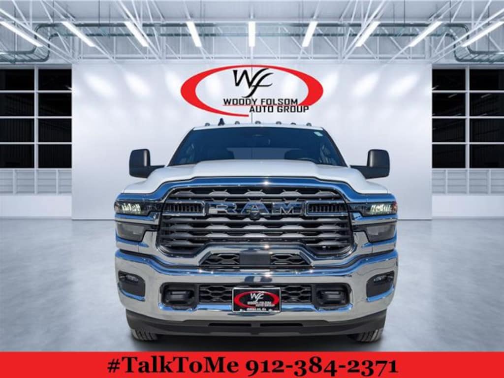 New 2026 Ram 3500 Chassis Cab TRADESMAN CREW 4X4 60' CA Pickup