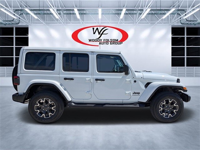 2025 Jeep Wrangler Sahara photo 2