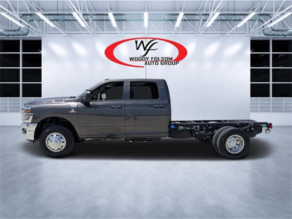 New 2025 Ram 3500 Chassis Cab 3500 TRADESMAN CREW CAB CHASSIS 4X4 60' CA Pickup