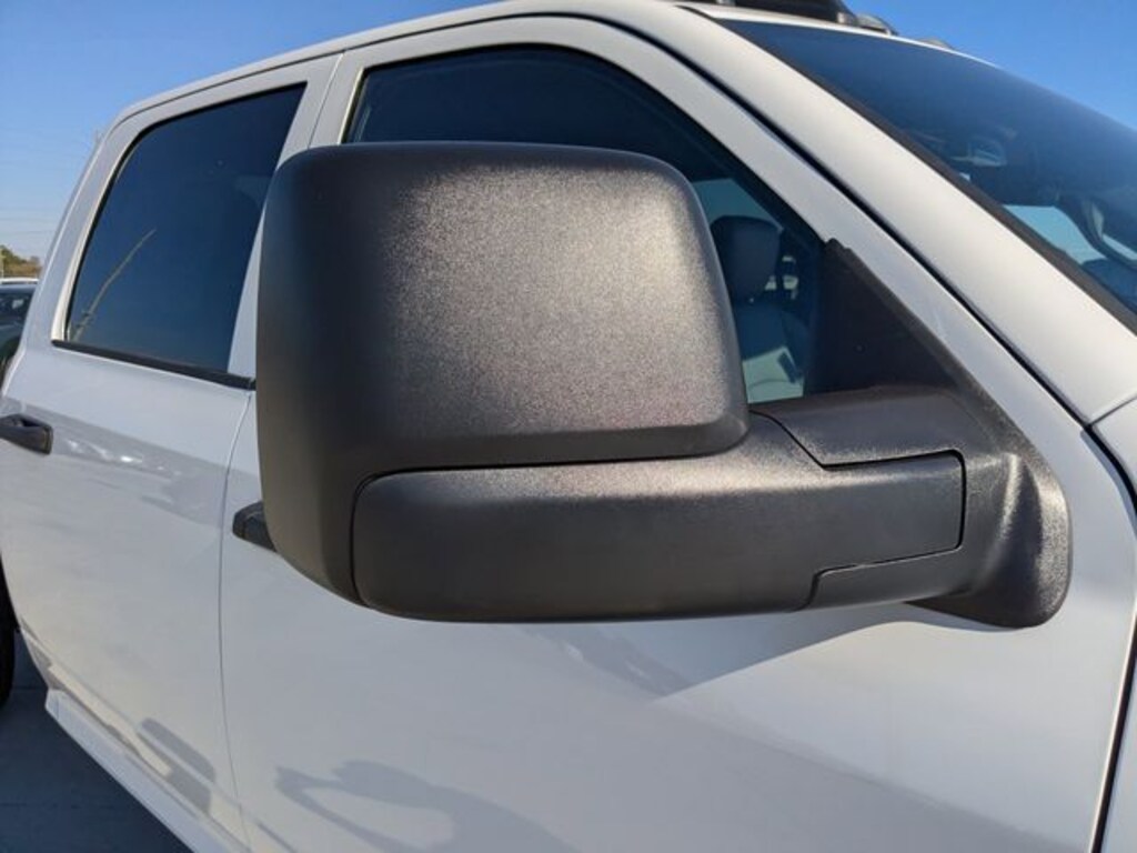 New 2026 Ram 3500 Chassis Cab TRADESMAN CREW 4X4 60' CA Pickup