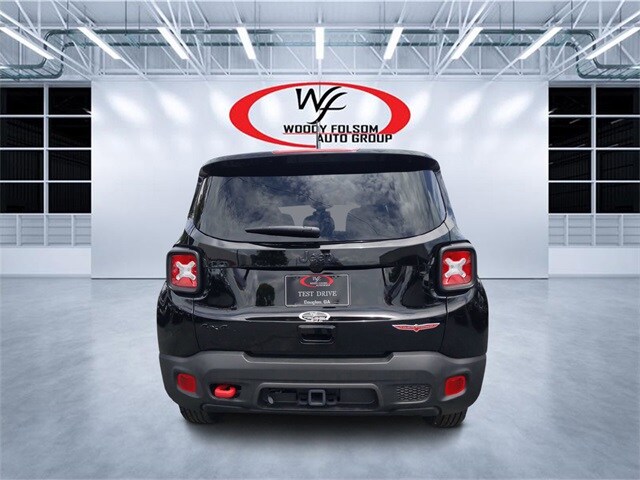 2023 Jeep Renegade Trailhawk photo 3