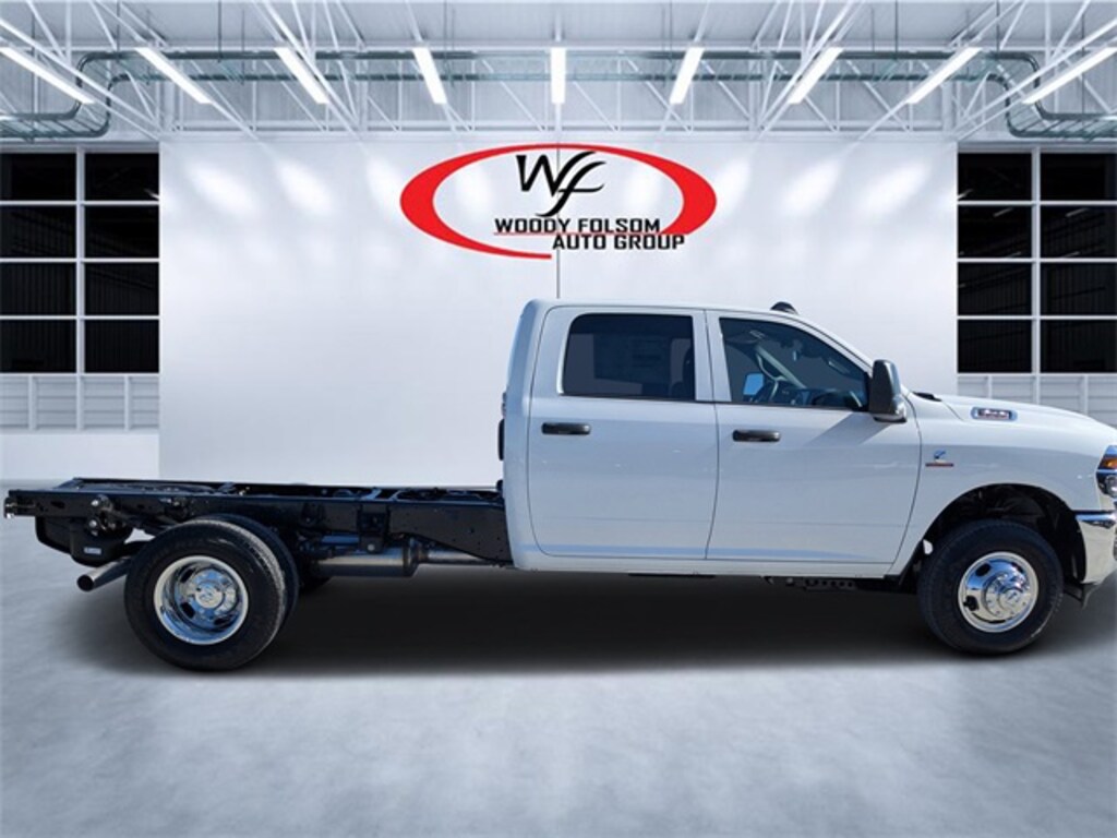 New 2026 Ram 3500 Chassis Cab 3500 TRADESMAN CREW CAB CHASSIS 4X4 60' CA Pickup