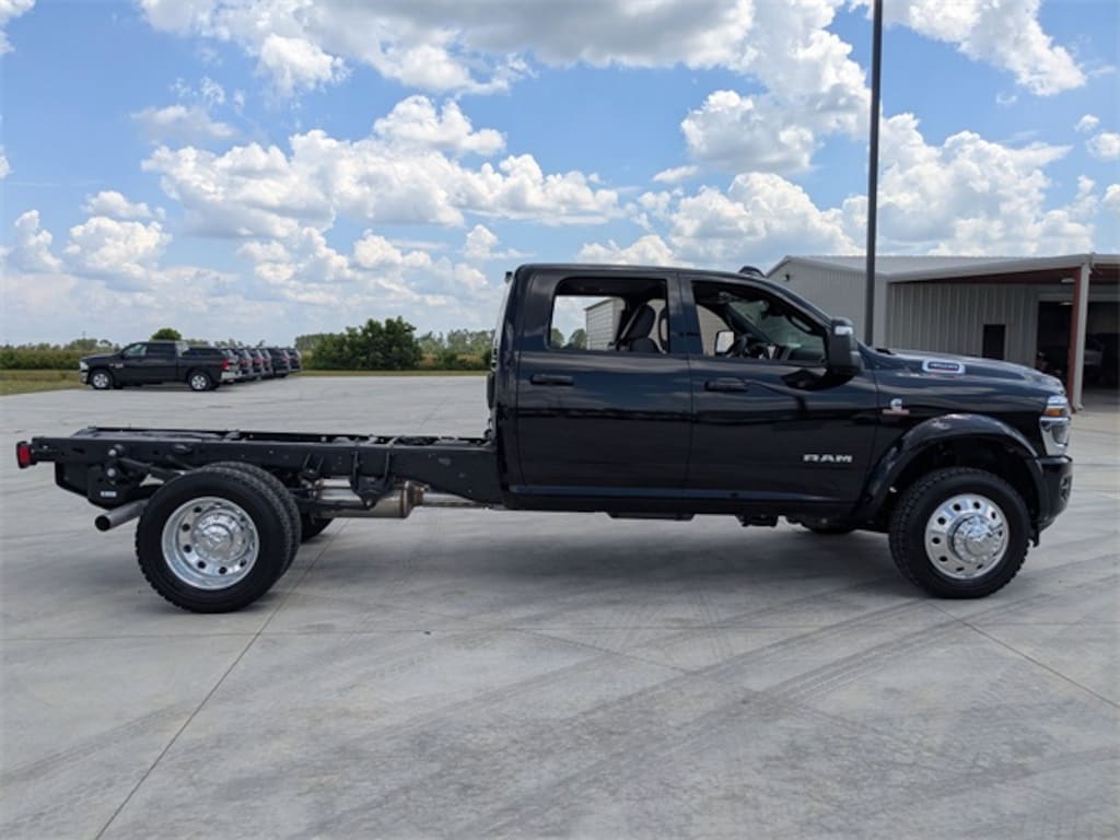 New 2025 Ram 4500 Chassis Cab 4500 BIG HORN CHASSIS CREW CAB 4X4 60' CA Pickup