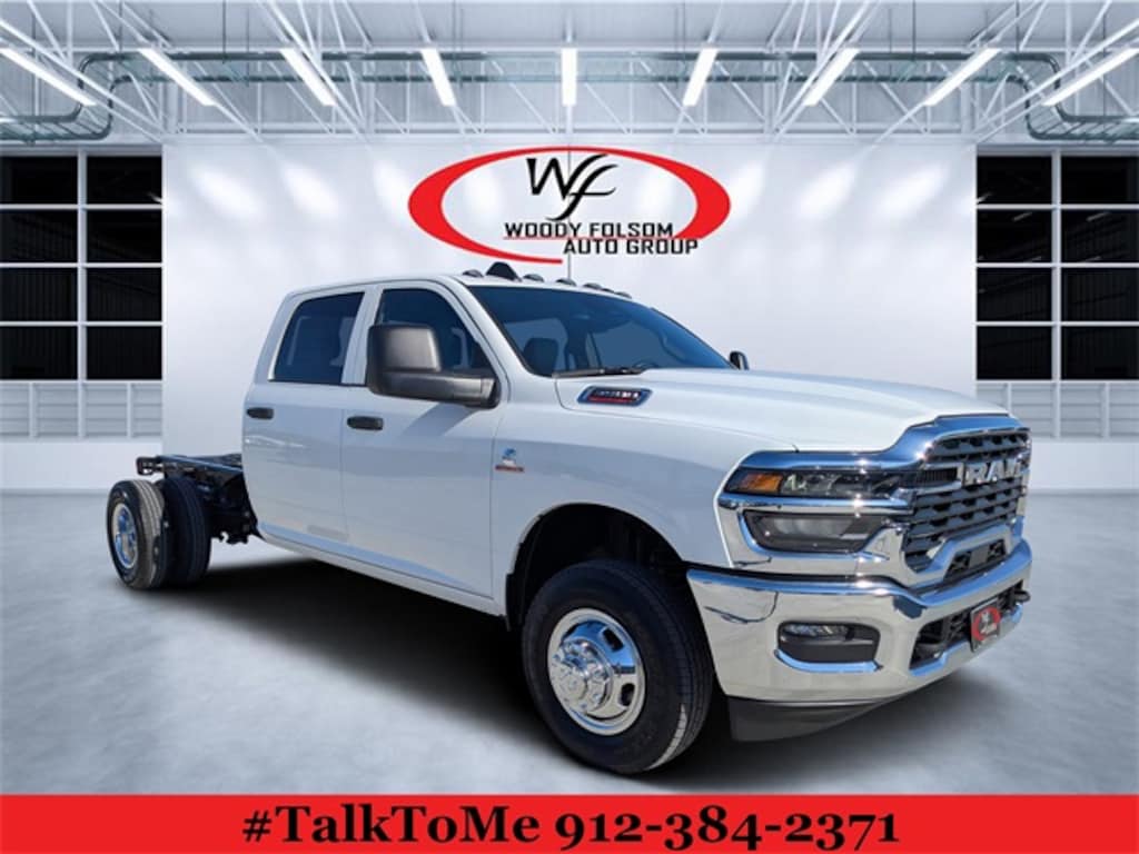 New 2026 Ram 3500 Chassis Cab 3500 TRADESMAN CREW CAB CHASSIS 4X4 60' CA Pickup