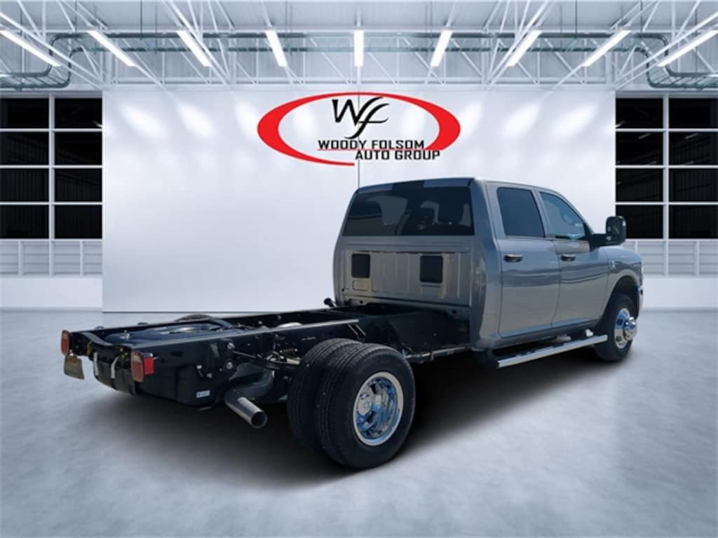 New 2024 Ram 3500 Chassis Cab 3500 TRADESMAN CREW CAB CHASSIS 4X4 60' CA Pickup