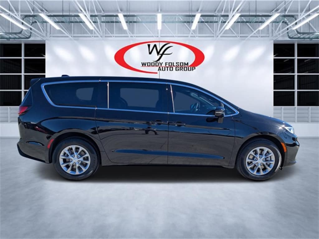 New 2026 Chrysler Pacifica SELECT AWD Passenger Van