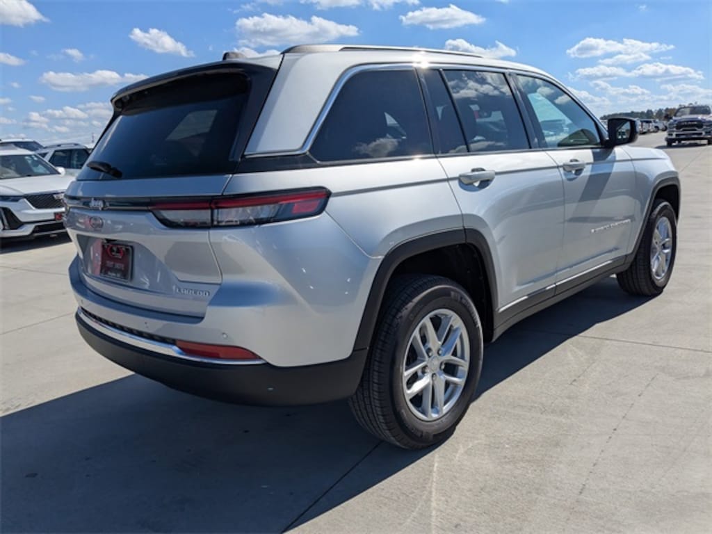 New 2025 Jeep Grand Cherokee LAREDO X 4X2 Sport Utility