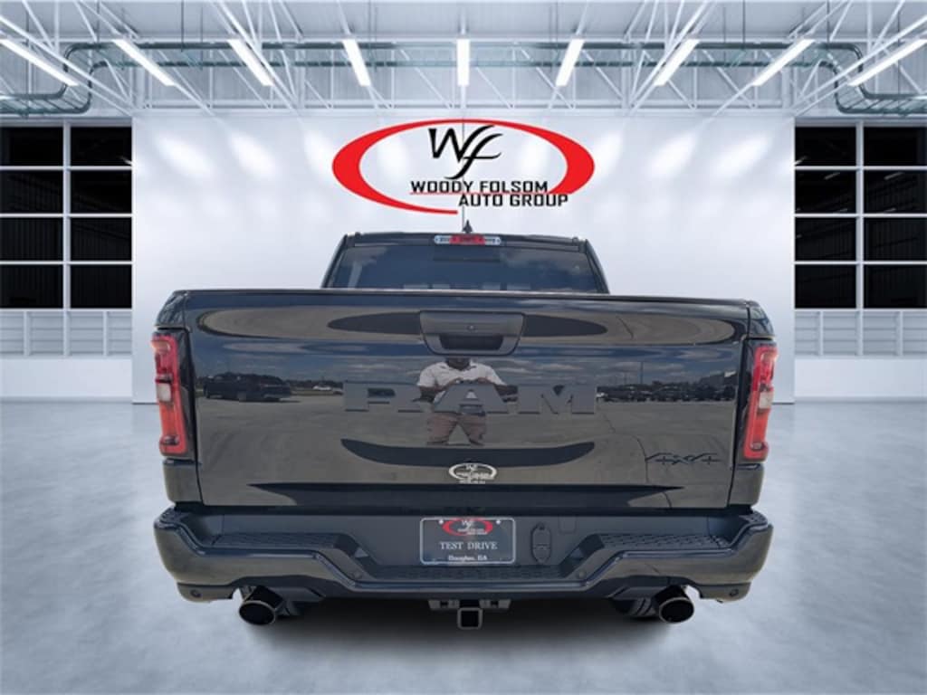 New 2026 Ram 1500 EXPRESS CREW CAB 4X4 5'7 BOX Pickup