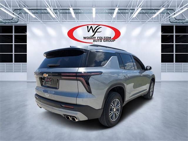 2025 Chevrolet Traverse photo 3