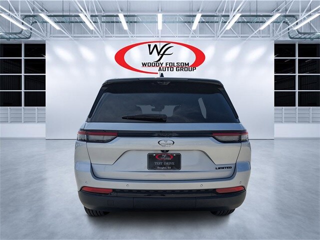 2025 Jeep Grand Cherokee Limited photo 3