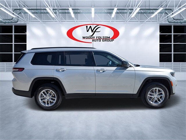 2025 Jeep Grand Cherokee Laredo photo 2
