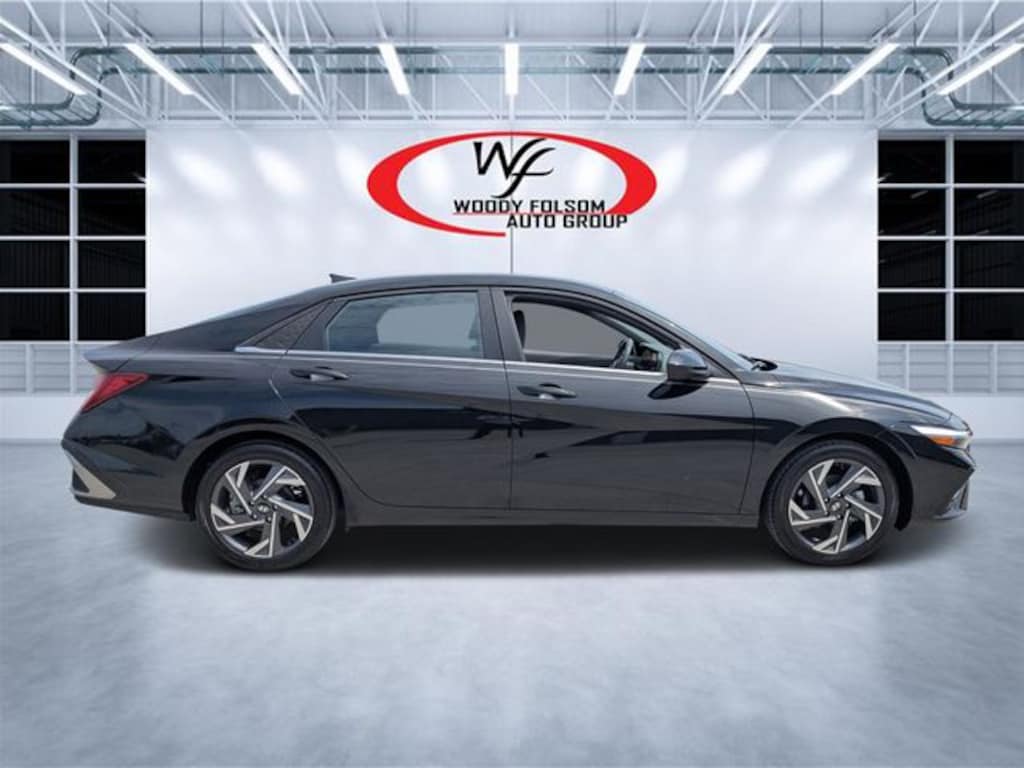 Used 2025 Hyundai Elantra SEL Convenience Sedan