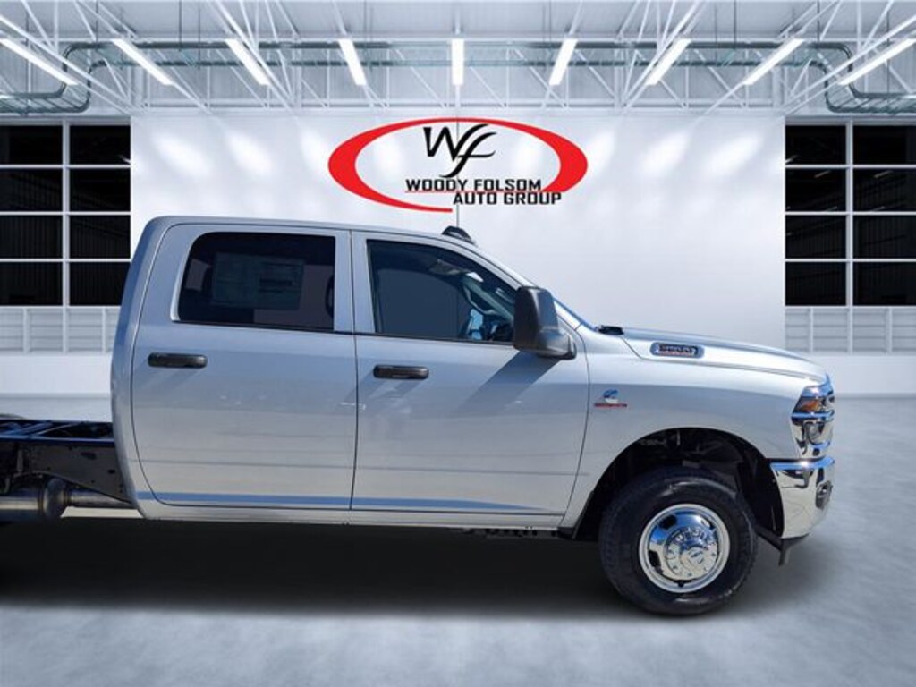 New 2026 Ram 3500 Chassis Cab TRADESMAN CREW 4X4 60' CA Pickup