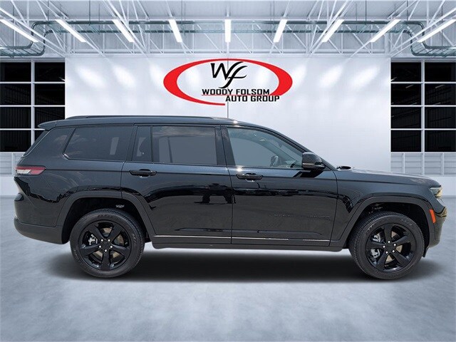 2025 Jeep Grand Cherokee Altitude photo 2