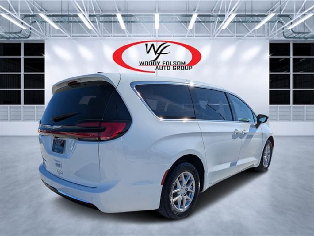 New 2026 Chrysler Pacifica SELECT Passenger Van