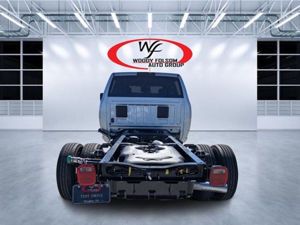 New 2026 Ram 3500 Chassis Cab TRADESMAN CREW 4X4 60' CA Pickup