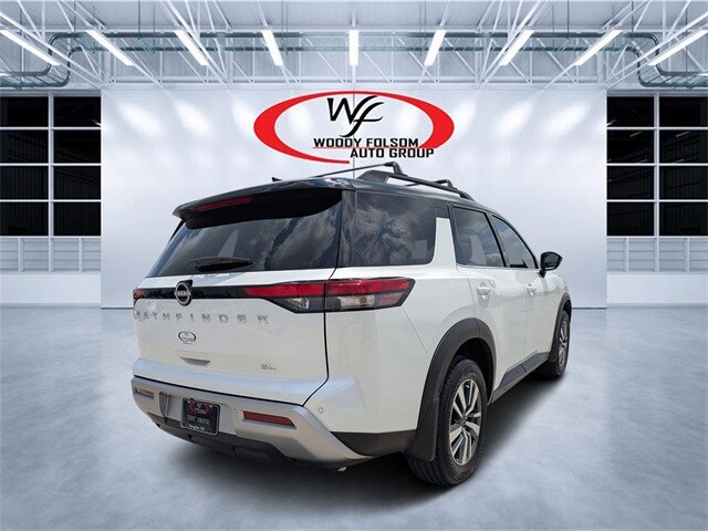 2025 Nissan Pathfinder SL photo 2