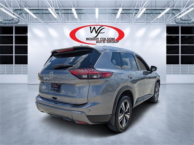 2024 Nissan Rogue SL photo 3