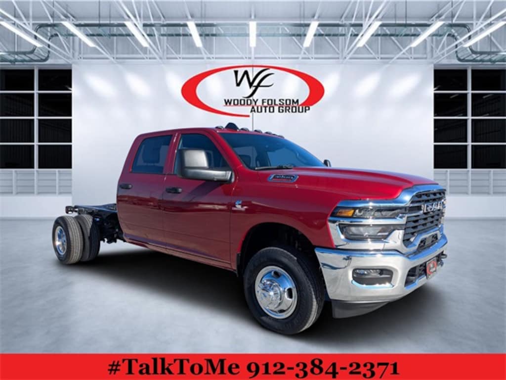 New 2026 Ram 3500 Chassis Cab TRADESMAN CREW 4X4 60' CA Pickup