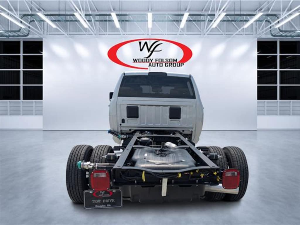 New 2026 Ram 3500 TRADESMAN CREW CAB CHASSIS 4X4 60' CA Pickup